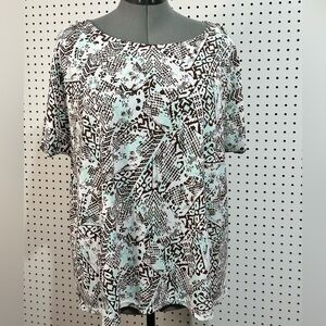 3/$15 Beautiful short sleeve top tunic flattering cold shoulder style